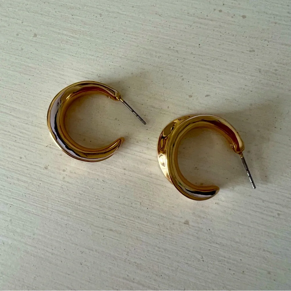 Small gold hoop earrings - Picture 5 of 7